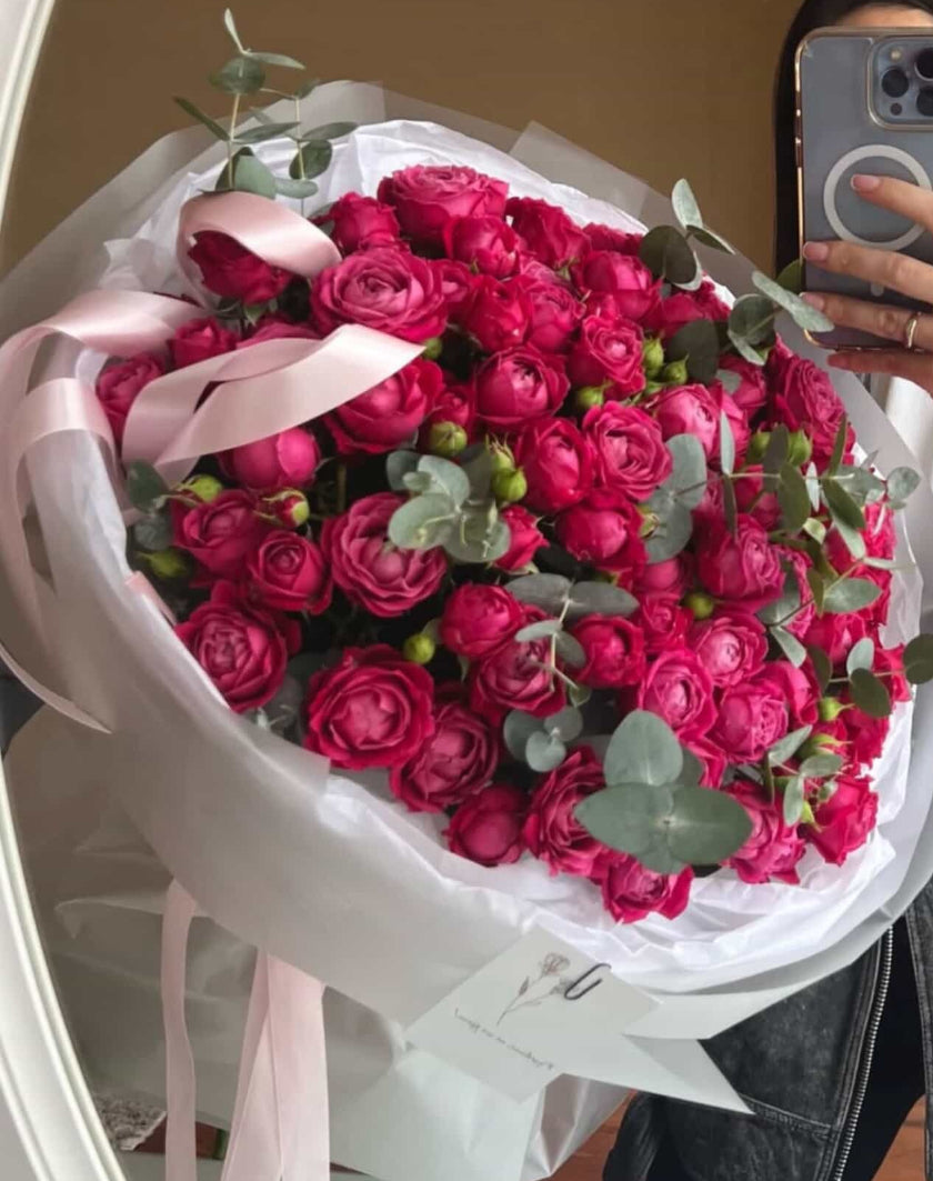 Red pink spray roses